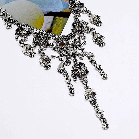 Silver skull☠️ statement necklace - Picture 3 of 10